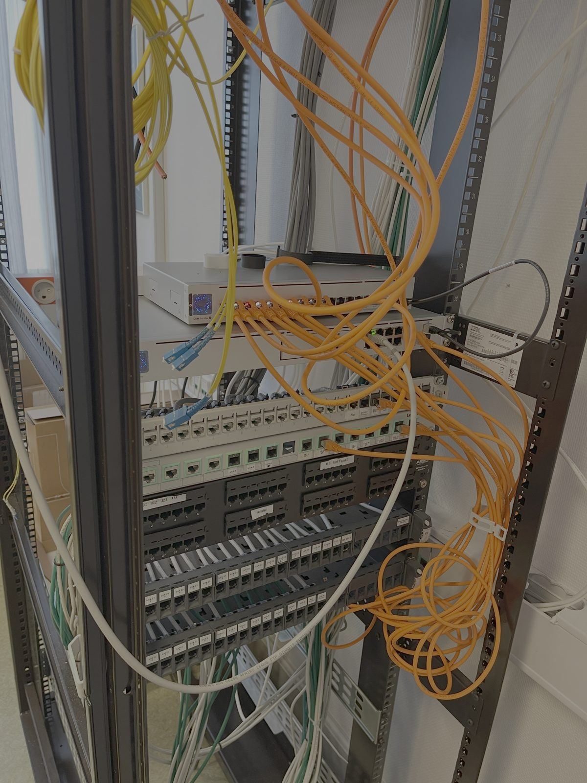IT-skab illustrerer artiklen om cyberangreb